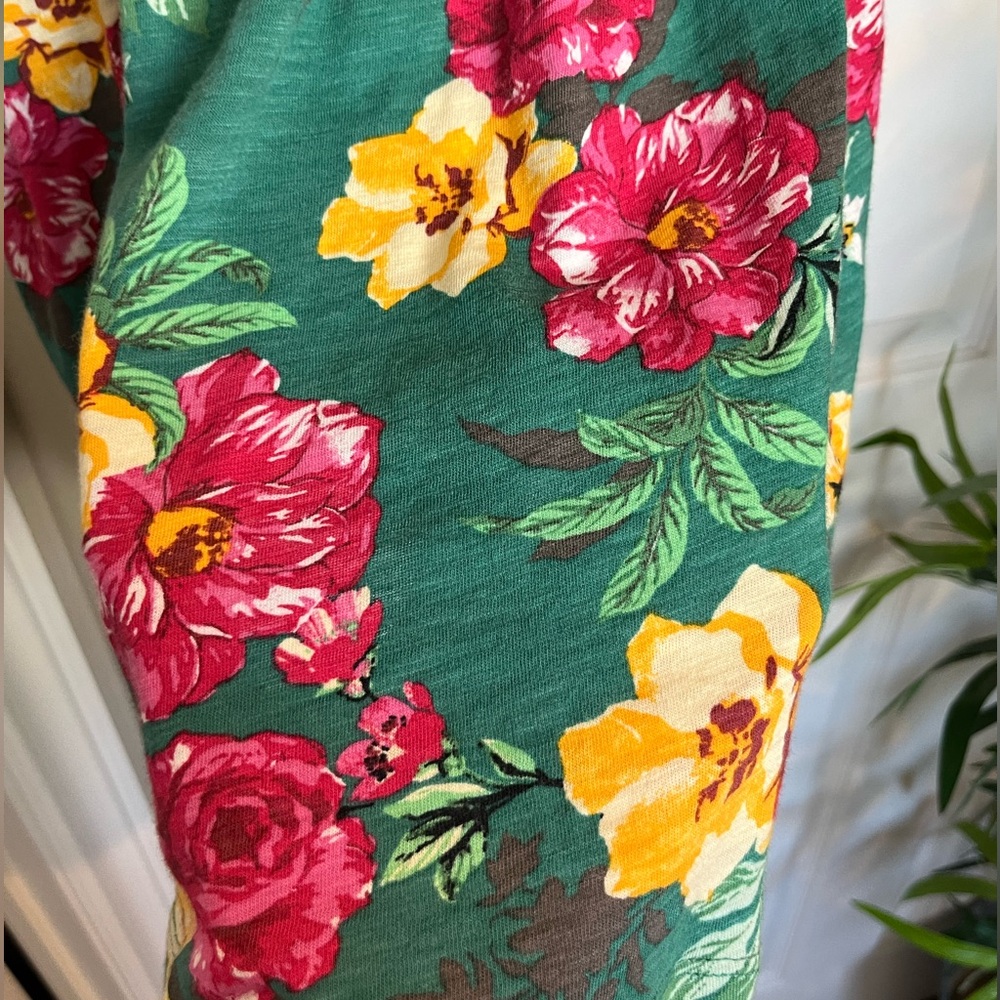 Like new Torrid green summer off the shoulder top - Picture 3 of 8